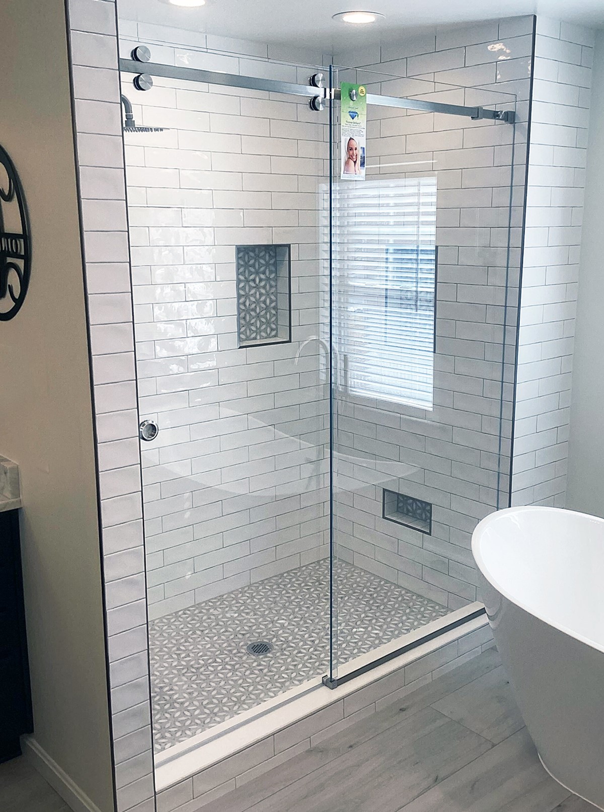 Modelo Serena - Panel Fijo + Puerta Deslizante